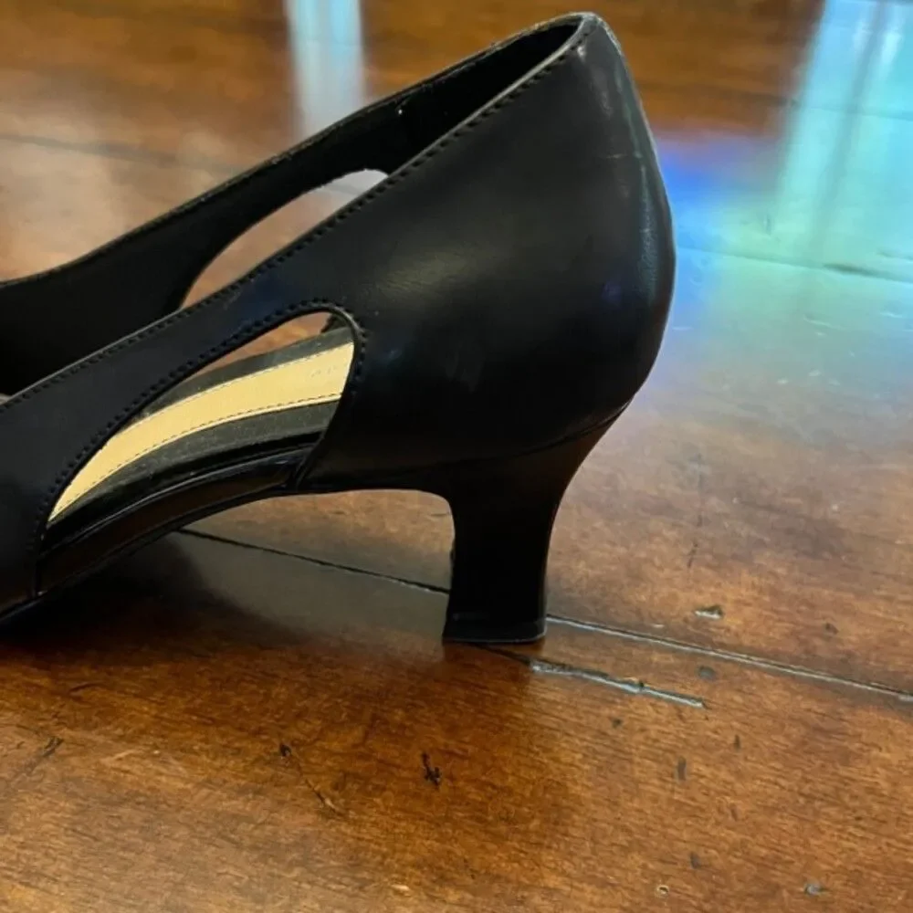 Life Stride Superb Women's Black Heels Cut out sides Patent Leather Size 8